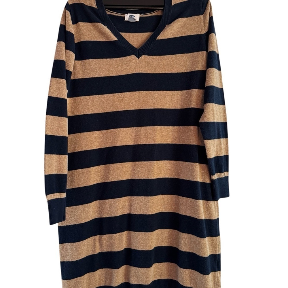 Old Navy Black and Tan V-Neck Sweater